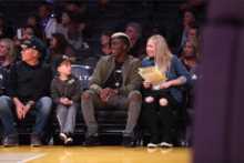 扎尔德斯携妻子观看NBA